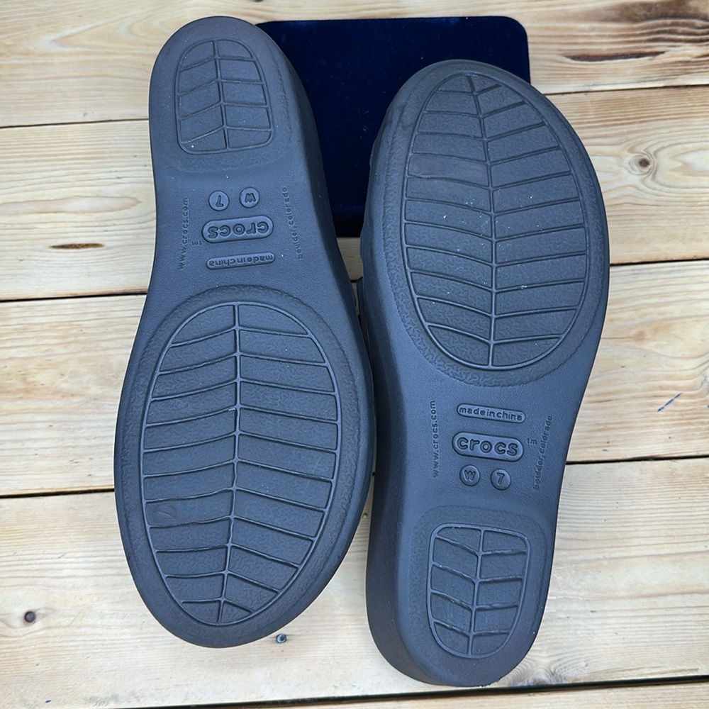 CROCS Dark Gray Strappy Sandals Sz 7W - Picture 3 of 7